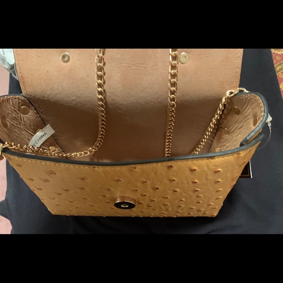 Small purse mustard color with gold accent handle - Picture 7 of 8